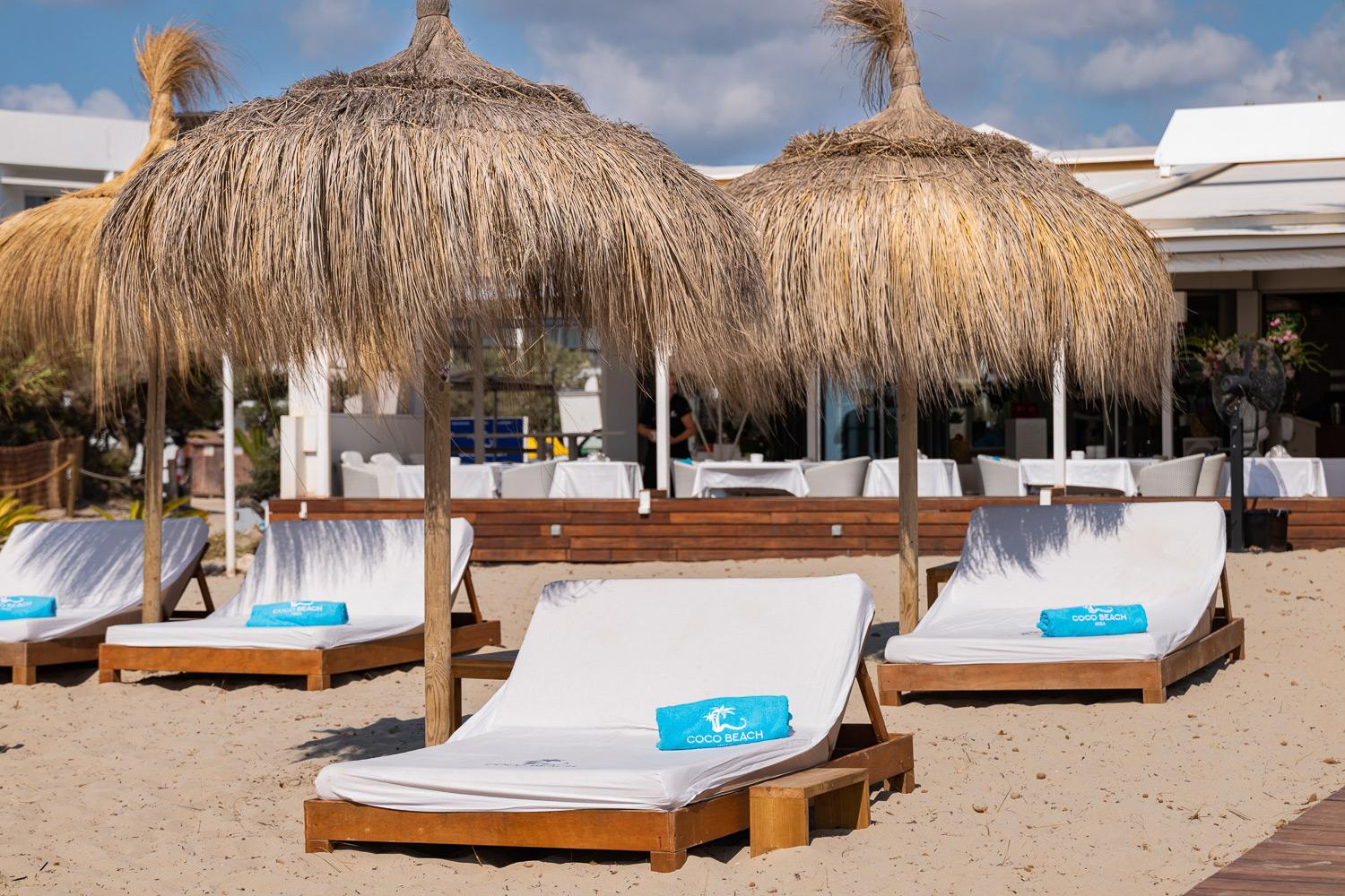 Die besten Beach Clubs auf Ibiza für einen Yacht Charter - Haller Experiences